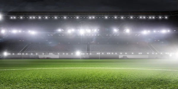 Γήπεδο ποδοσφαίρου στο φώτα — Φωτογραφία Αρχείου