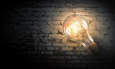 Ampul tuğla yüzeyinde