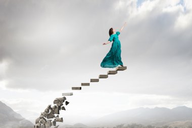 Bulutlu gökyüzü kadın