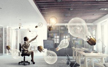 İlham gelmesini bekliyor