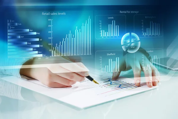 Woman signing papers — Stock Photo, Image