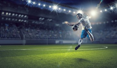 İleri futbolcu