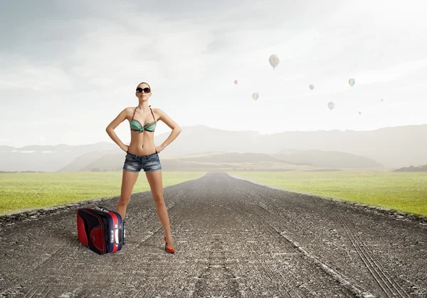 Hitch hiker woman on road — Stock Photo, Image