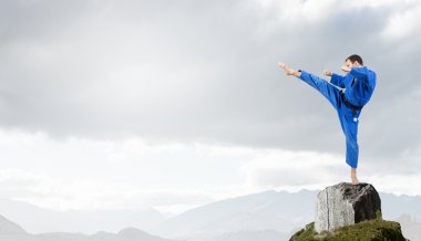 Krate adam içinde hareket