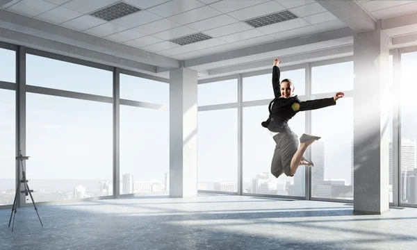 Bailarina de negocios en el cargo — Foto de Stock