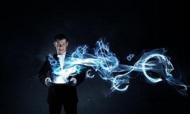 Silindir şapkalı adam sihirbaz