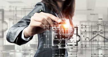 Kadın mühendisi iş başında