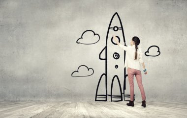 Kız çizim roket