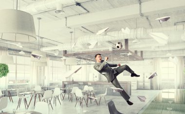 Ofiste futbol oynarken