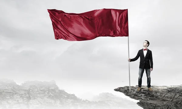 Man met de rode vlag — Stockfoto