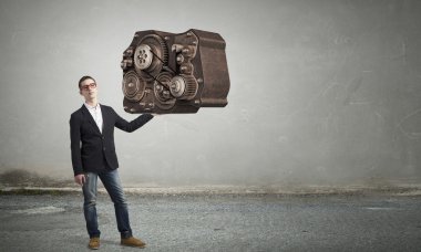 O yapıcı düşünce sahiptir