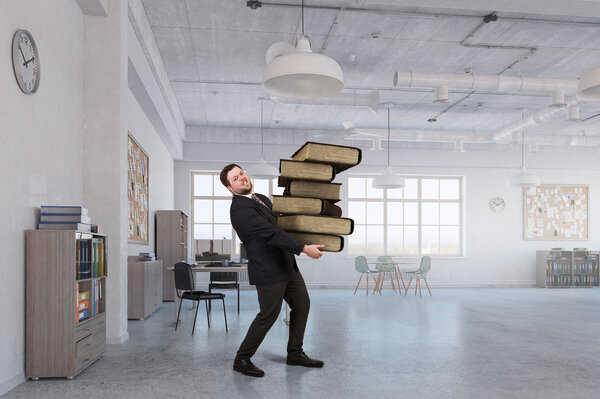 Перегружен работой
