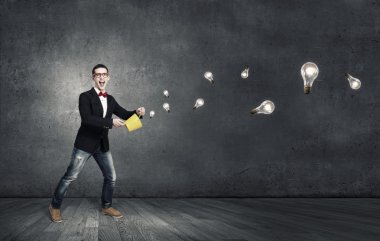 Yaratıcı bireyselliğini ifade. Karışık teknik