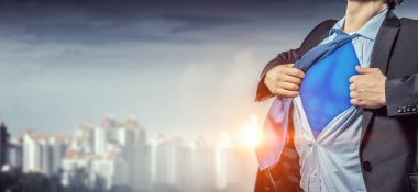 O süper yöneticisidir. Karışık teknik