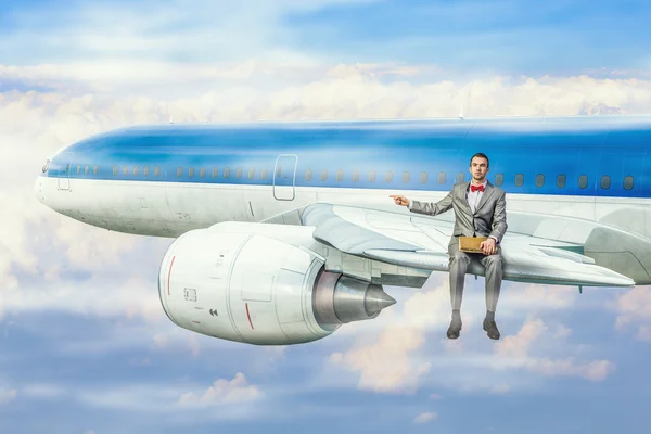 På påskyndar av flygande flygplan. Mixed media — Stockfoto
