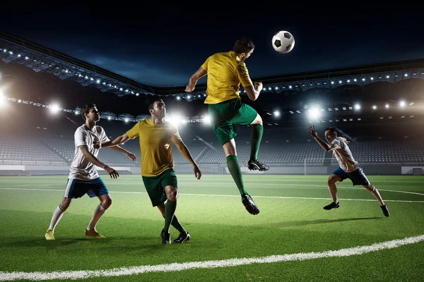 アクション サッカー ゲーム。ミクスト メディア — ストック写真