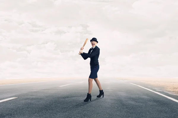 Une femme joue au baseball. Techniques mixtes — Photo