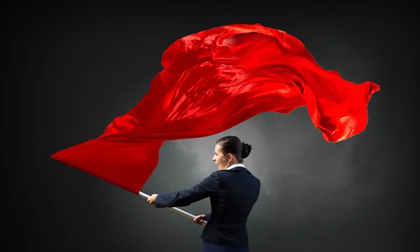 Mulher acenando bandeira vermelha. Meios mistos — Fotografia de Stock