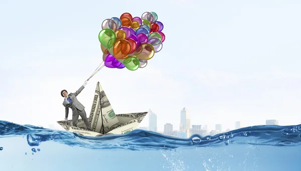 Komiker mit bunten Luftballons. Gemischte Medien — Stockfoto