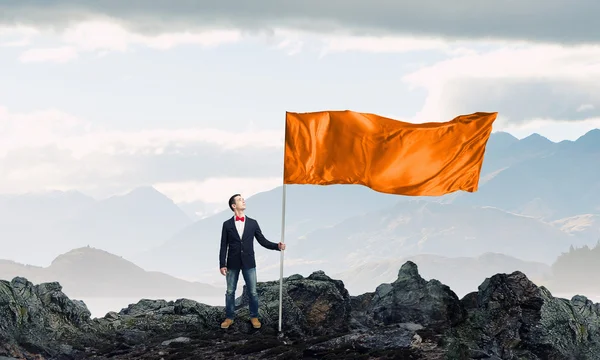 Un tipo con bandera ondeante. Medios mixtos —  Fotos de Stock