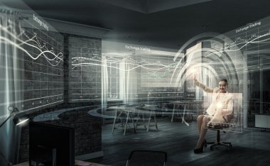 Medya panelini kullanarak iş kadını. Karışık teknik