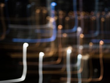 Gece şehir hayatı. karışık teknik