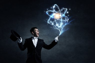 Silindir şapkalı adam bir sihirbaz. Karışık teknik