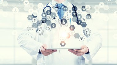 Medya Teknolojileri kullanılıyor. Karışık teknik