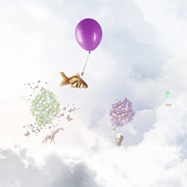 Goudvis vliegen op de ballon. Mixed media — Stockfoto