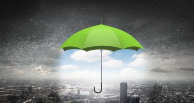 Gökyüzünde renk şemsiye. Karışık teknik