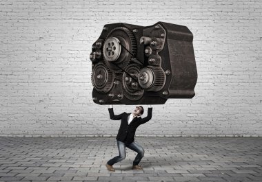 O yapıcı düşünce sahiptir. Karışık teknik