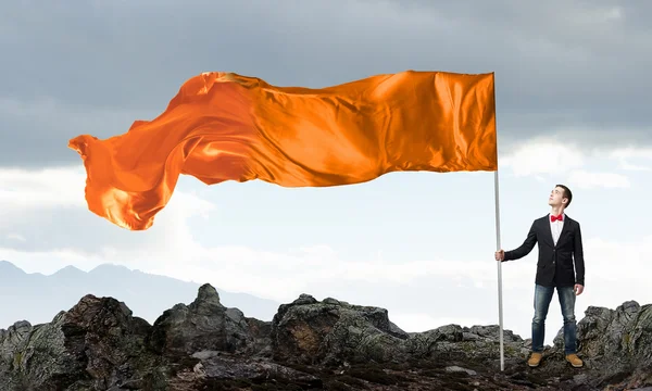 Man met de vlag zwaaien. Mixed media — Stockfoto