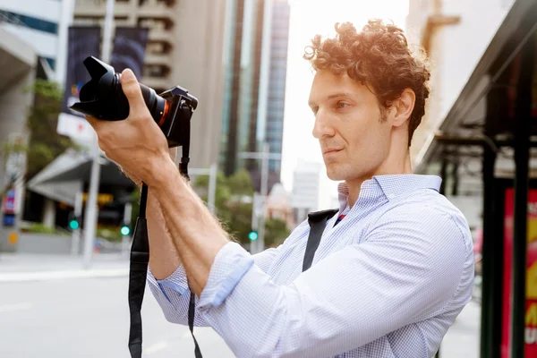 Male photographer taking picture — Stock Photo, Image