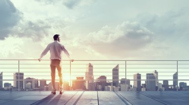 Adam karşı karşıya olduğu yeni gün. Karışık teknik