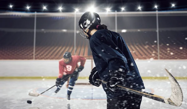 Hokejový zápas na zimním stadionu. Kombinovaná technika — Stock fotografie