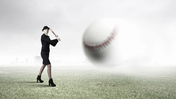 Le donne giocano a baseball. Mezzi misti — Foto Stock