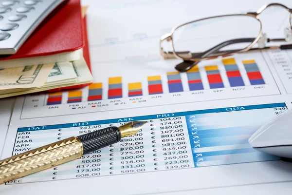 Financial charts and graphs on the table — Stock Photo, Image