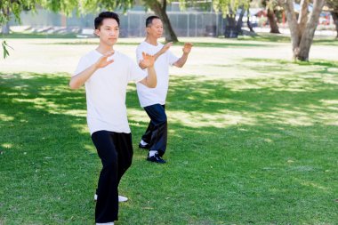 İnsanlar Park Thai chi