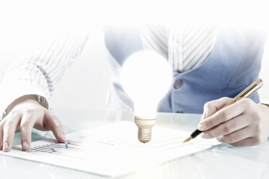 Yeni etkili fikirler taşıyor. Karışık teknik