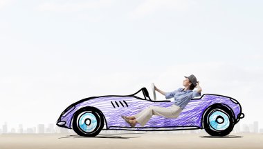 Yaşlı sürüş kadın çizilmiş araba tarz. Karışık teknik