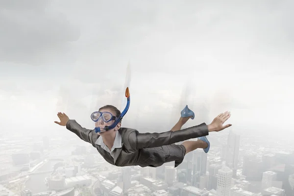 Vrouw zwevend in de lucht. Mixed media — Stockfoto
