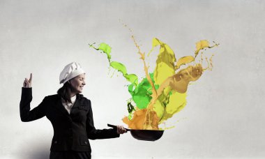 Onun fikri yemek yapacak. Karışık teknik