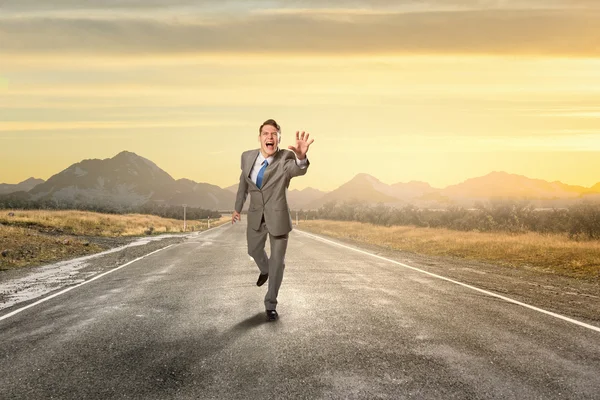 Emotional laufender Geschäftsmann. Gemischte Medien — Stockfoto