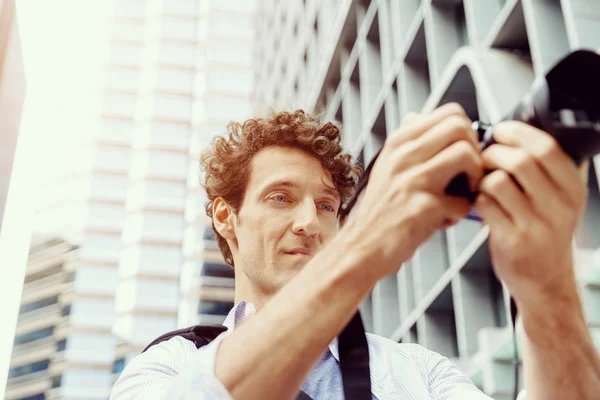 Male photographer taking picture — Stock Photo, Image