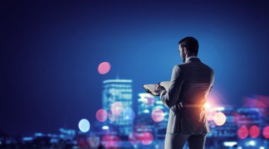 Geç geceye kadar çalışma. Karışık teknik