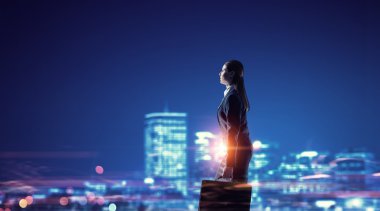 Geç geceye kadar çalışma. Karışık teknik