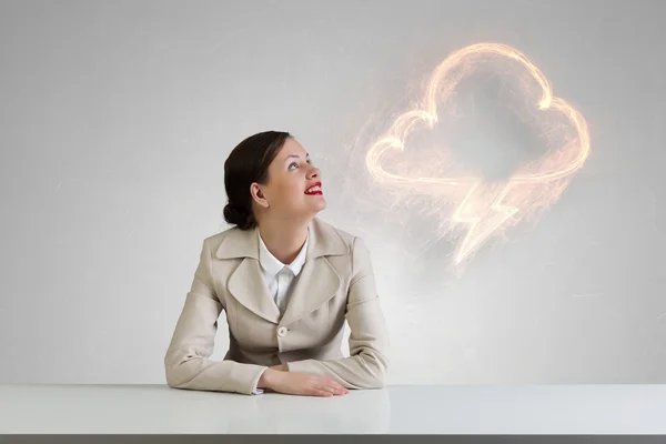 Geschäftsfrau am Schreibtisch. Gemischte Medien — Stockfoto