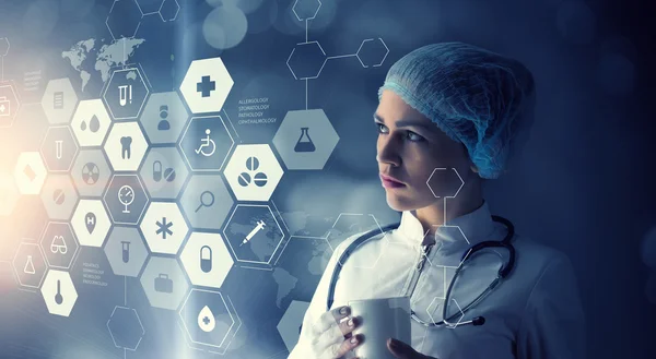 Tecnologias inovadoras em medicina. Meios mistos — Fotografia de Stock