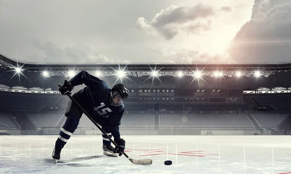 Hokejista na ledu. Kombinovaná technika — Stock fotografie