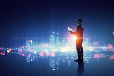 Geç geceye kadar çalışma. Karışık teknik